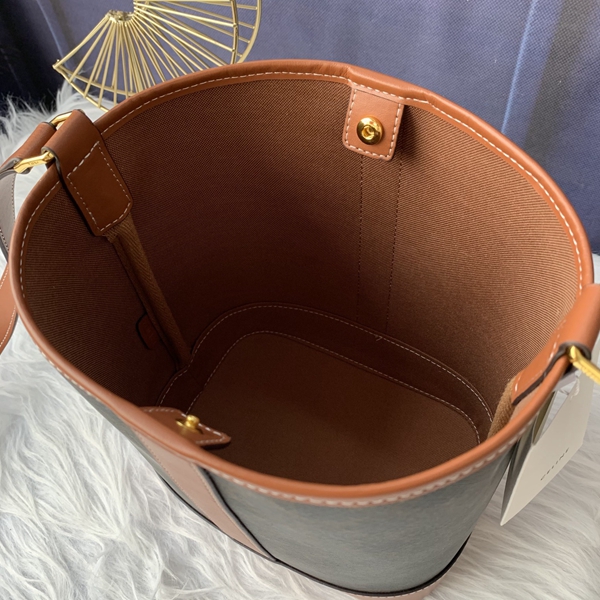 スーパーコピーブランドバッグ着用イメージ